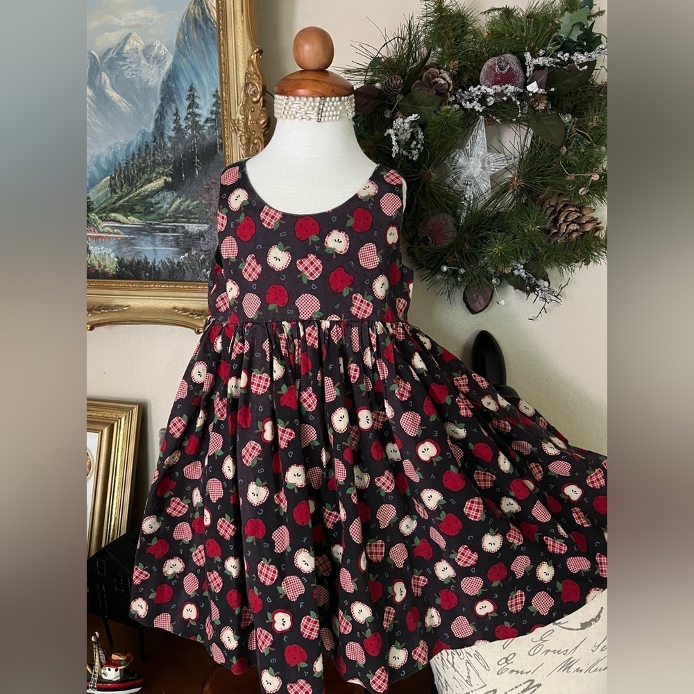 ❤️ Vintage Handmade Primitive
Apple Design Cotton Jumper
Dress